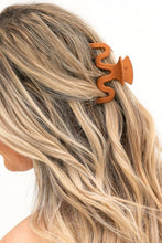 Load image into Gallery viewer, Womens Rust Zig Zag Hair Claw Clip
