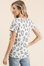 Load image into Gallery viewer, Women Leopard Print T-Shirt
