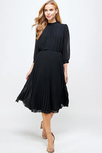 Load image into Gallery viewer, Womens Black Mock Neck Pleated Long Dress
