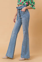 Load image into Gallery viewer, Womens Light Washed Pocket Detail Denim Jeans
