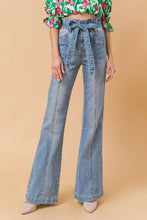 Load image into Gallery viewer, Womens Light Washed Boot Leg Jeans
