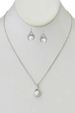 Load image into Gallery viewer, Pearl Necklace and Earring Set
